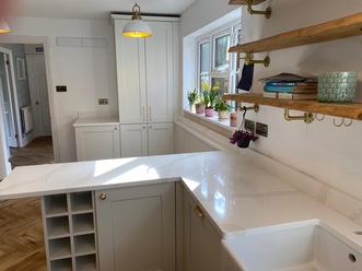 Stunning Calcutta gold quartz 