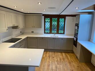 White quartz worktops 